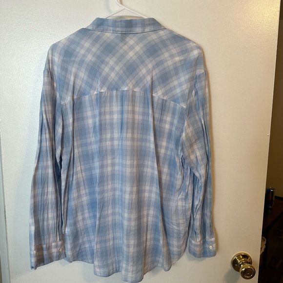 H&M Button up Top - Picture 2 of 3